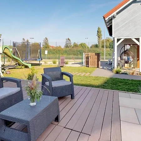 Vakantiehuis Lovely In With Heated Swimming Pool *